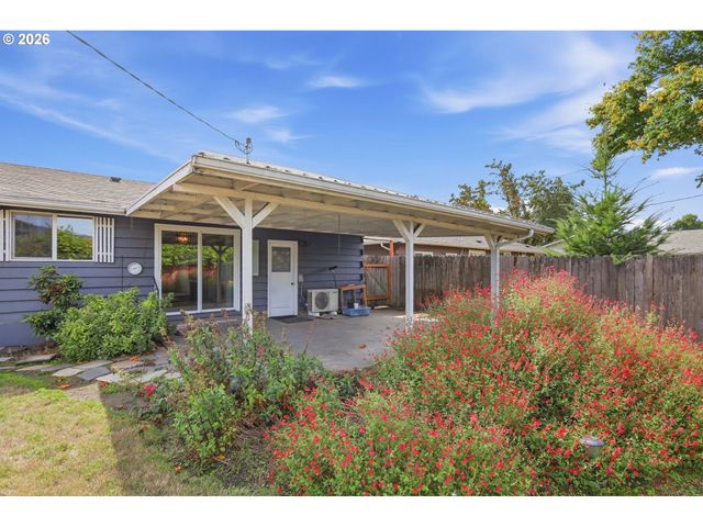 1318 Quinalt St, Springfield, OR 97477