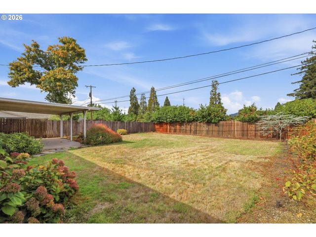 1318 Quinalt St, Springfield, OR 97477