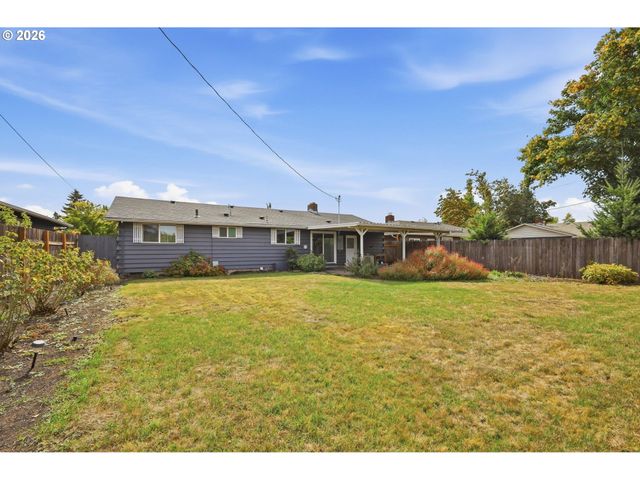 1318 Quinalt St, Springfield, OR 97477