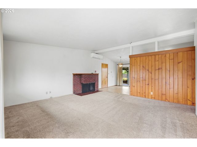 1318 Quinalt St, Springfield, OR 97477