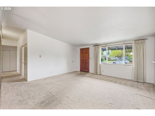 1318 Quinalt St, Springfield, OR 97477