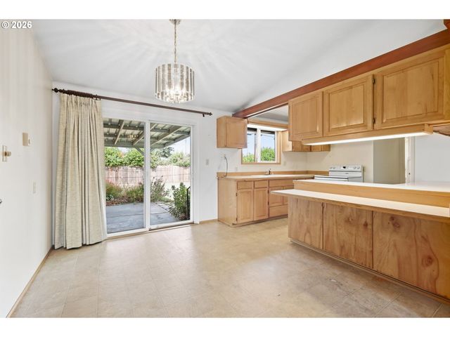 1318 Quinalt St, Springfield, OR 97477