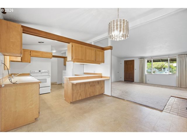 1318 Quinalt St, Springfield, OR 97477