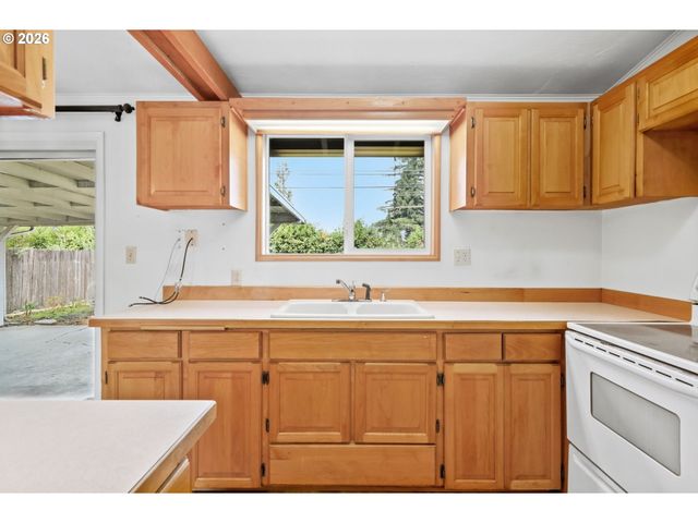 1318 Quinalt St, Springfield, OR 97477