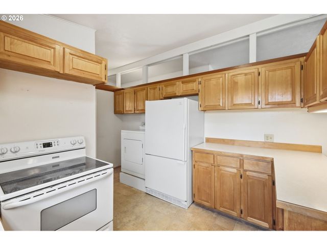1318 Quinalt St, Springfield, OR 97477