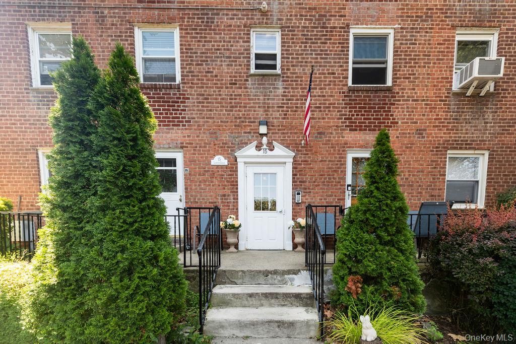15 LEEWOOD Circle 1R, Eastchester, NY 10709