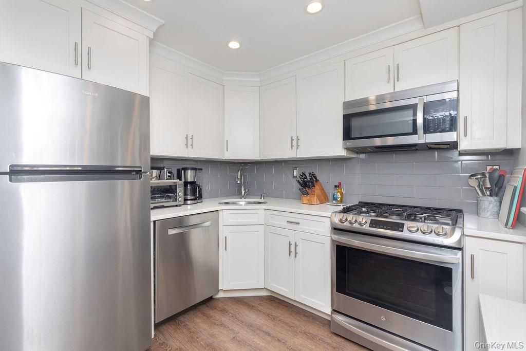 15 LEEWOOD Circle 1R, Eastchester, NY 10709 — photo 5