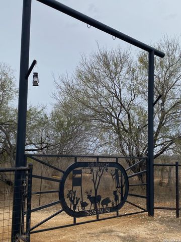 15655 highway 140, Charlotte, TX 78011