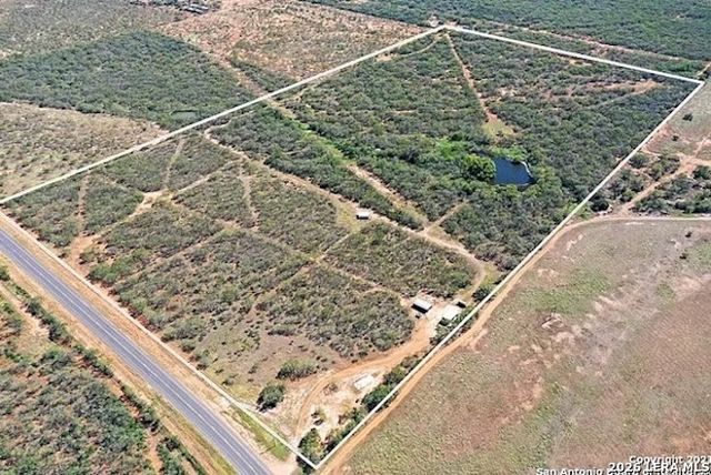 15655 highway 140, Charlotte, TX 78011