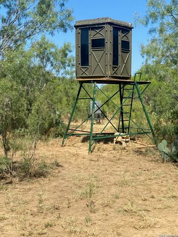 15655 highway 140, Charlotte, TX 78011