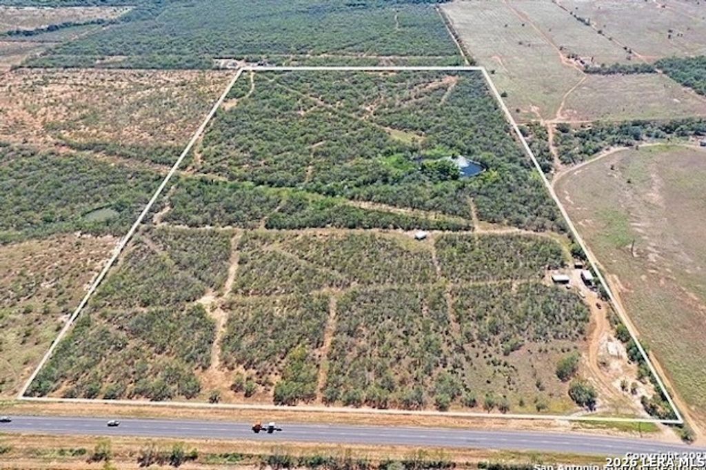 15655 highway 140, Charlotte, TX 78011