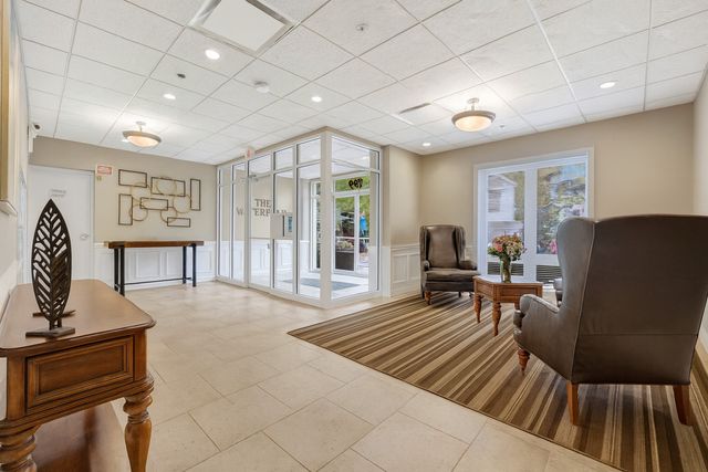 799 Graceland Avenue 404A, Des Plaines, IL 60016