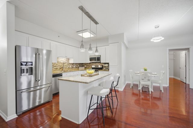 799 Graceland Avenue 404A, Des Plaines, IL 60016