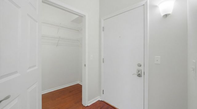 799 Graceland Avenue 404A, Des Plaines, IL 60016