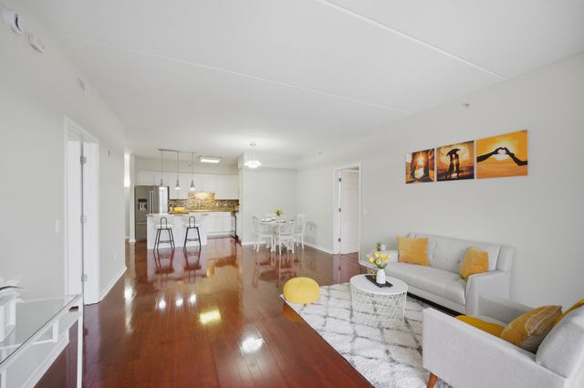 799 Graceland Avenue 404A, Des Plaines, IL 60016