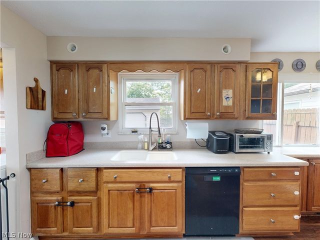37450 Green Drive, Eastlake, OH 44095
