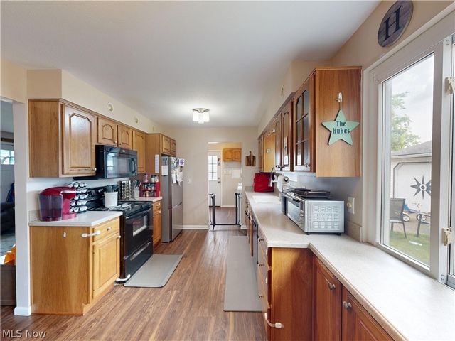 37450 Green Drive, Eastlake, OH 44095