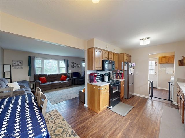 37450 Green Drive, Eastlake, OH 44095