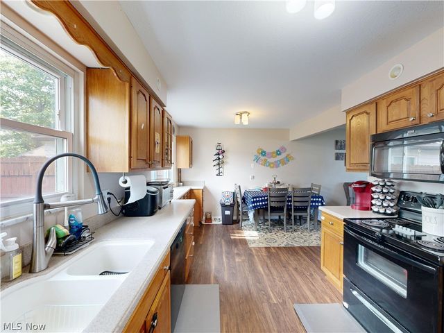 37450 Green Drive, Eastlake, OH 44095
