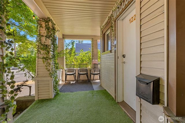 1225 E Jefferson Street, Seattle, WA 98122