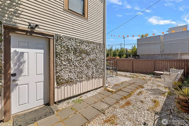1225 E Jefferson Street, Seattle, WA 98122
