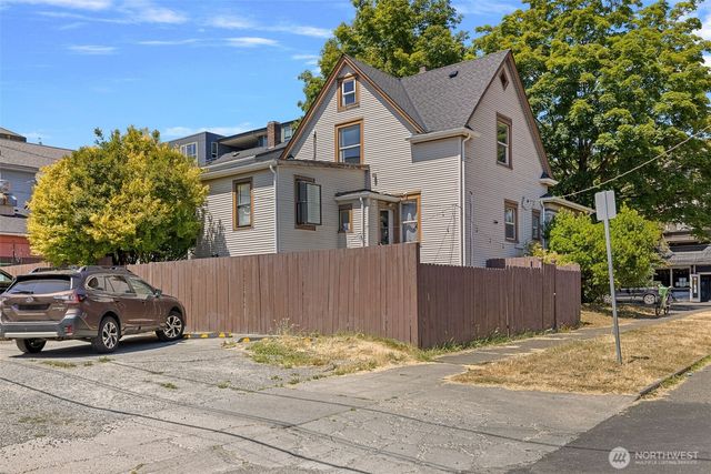 1225 E Jefferson Street, Seattle, WA 98122