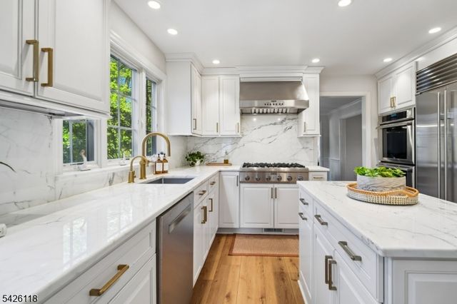 28 COLERIDGE ROAD, Millburn Twp., NJ 07078