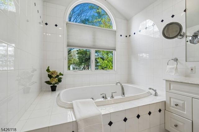 28 COLERIDGE ROAD, Millburn Twp., NJ 07078