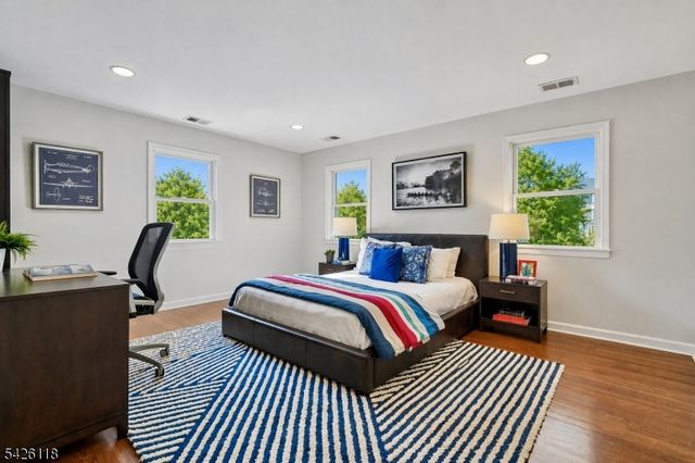 28 COLERIDGE ROAD, Millburn Twp., NJ 07078