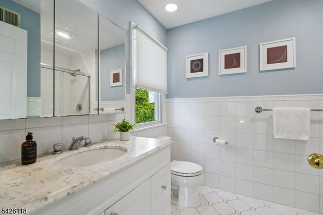 28 COLERIDGE ROAD, Millburn Twp., NJ 07078