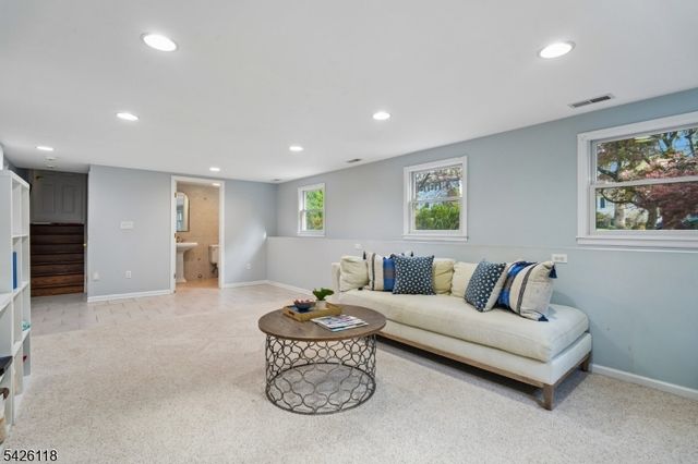 28 COLERIDGE ROAD, Millburn Twp., NJ 07078