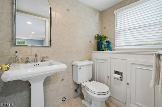 28 COLERIDGE ROAD, Millburn Twp., NJ 07078