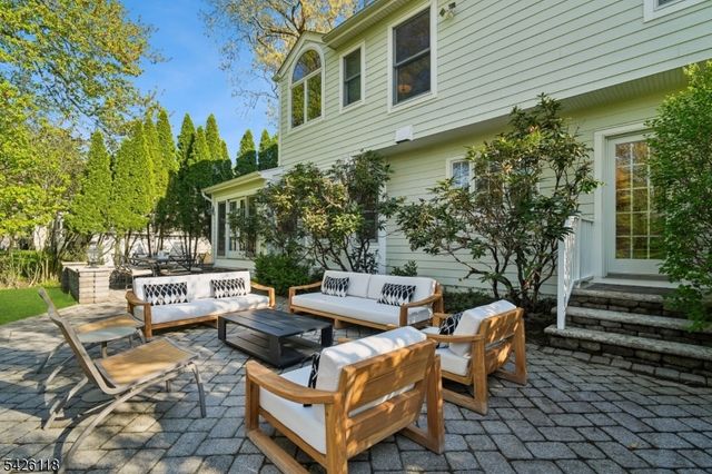 28 COLERIDGE ROAD, Millburn Twp., NJ 07078