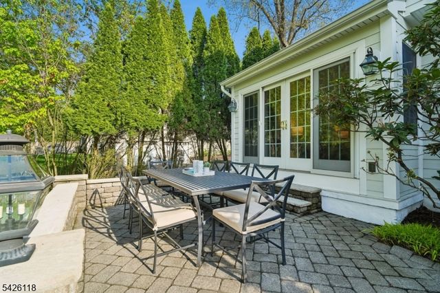 28 COLERIDGE ROAD, Millburn Twp., NJ 07078