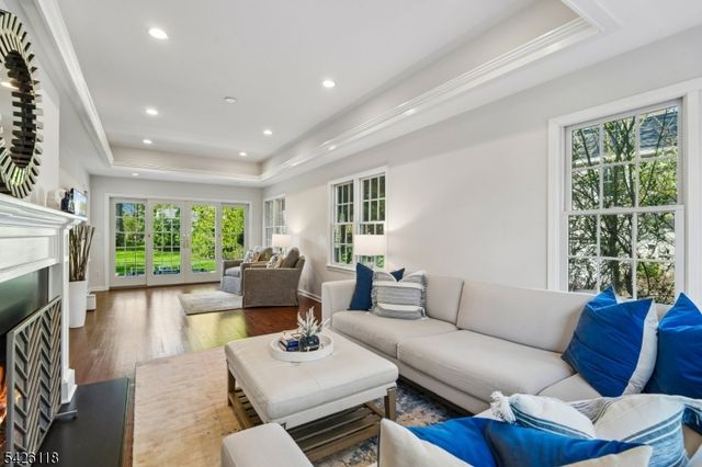 28 COLERIDGE ROAD, Millburn Twp., NJ 07078