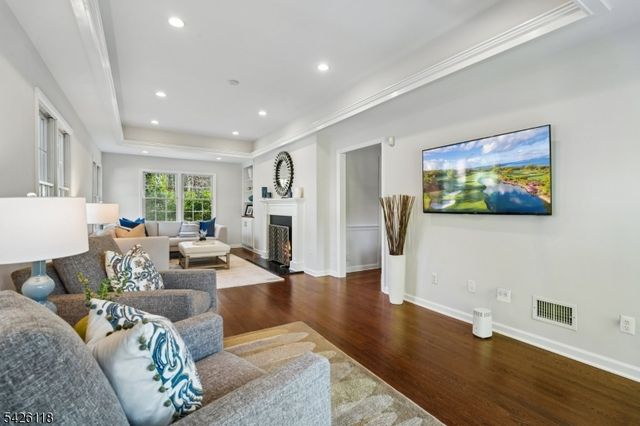 28 COLERIDGE ROAD, Millburn Twp., NJ 07078