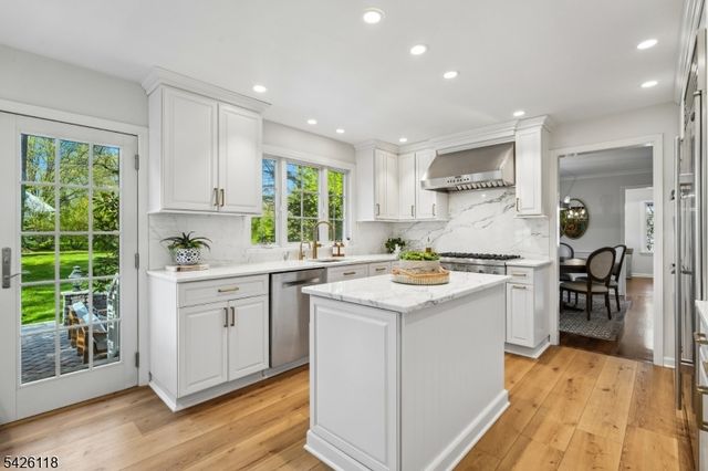 28 COLERIDGE ROAD, Millburn Twp., NJ 07078