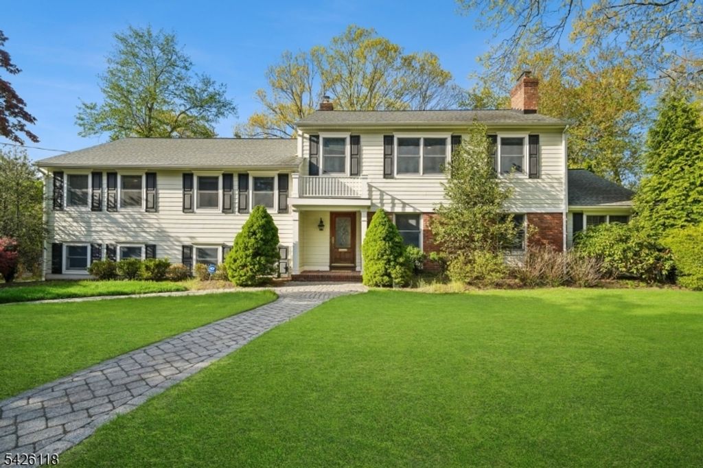 28 COLERIDGE ROAD, Millburn Twp., NJ 07078