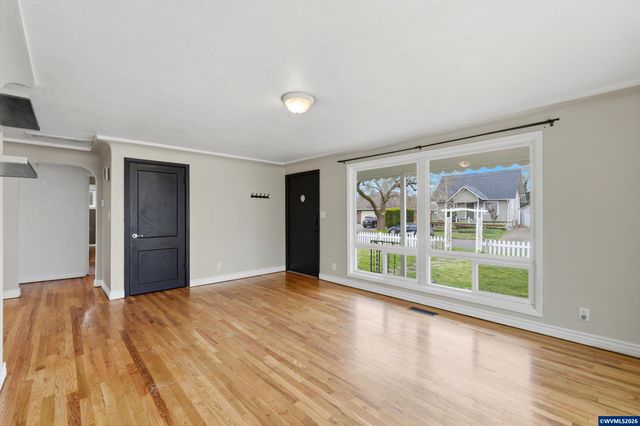 1860 Capitol St SE, Salem, OR 97302