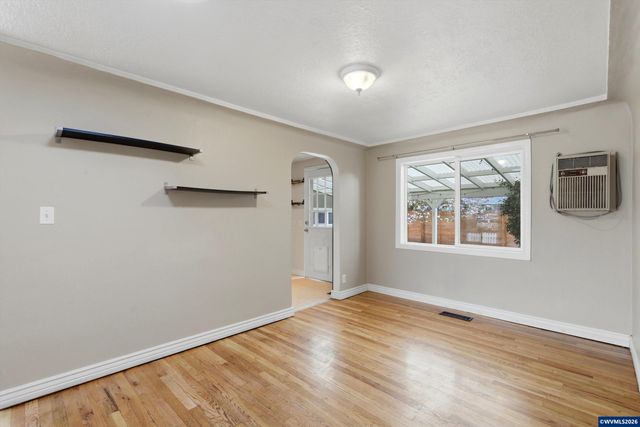 1860 Capitol St SE, Salem, OR 97302