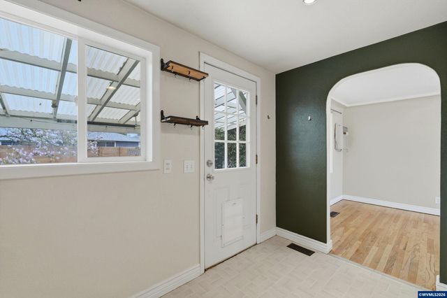 1860 Capitol St SE, Salem, OR 97302