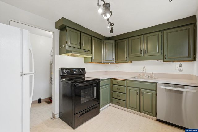 1860 Capitol St SE, Salem, OR 97302