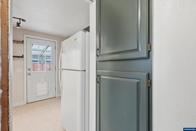 1860 Capitol St SE, Salem, OR 97302