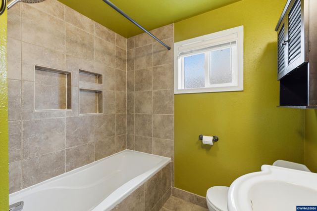 1860 Capitol St SE, Salem, OR 97302