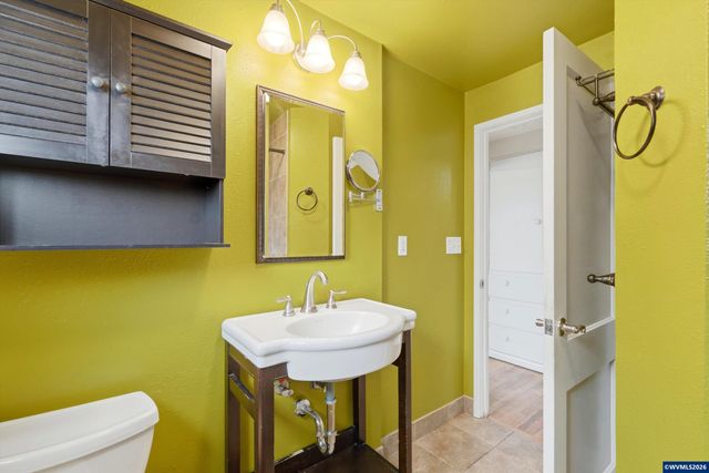 1860 Capitol St SE, Salem, OR 97302