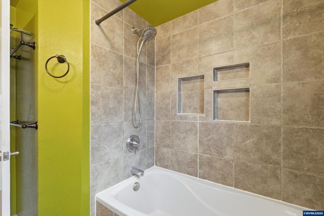 1860 Capitol St SE, Salem, OR 97302