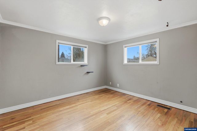 1860 Capitol St SE, Salem, OR 97302