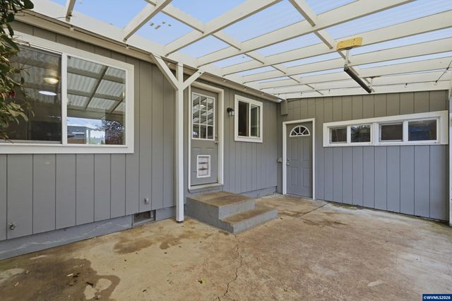 1860 Capitol St SE, Salem, OR 97302