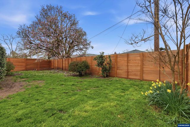 1860 Capitol St SE, Salem, OR 97302