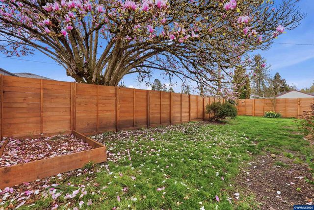 1860 Capitol St SE, Salem, OR 97302